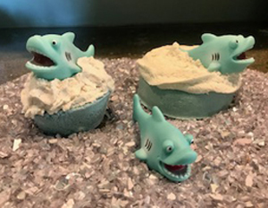 Shark Attack Bath Bomb with Shark squirt toy